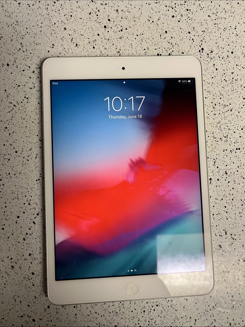 Apple iPad Mini White with Silver Trim - 7.9
